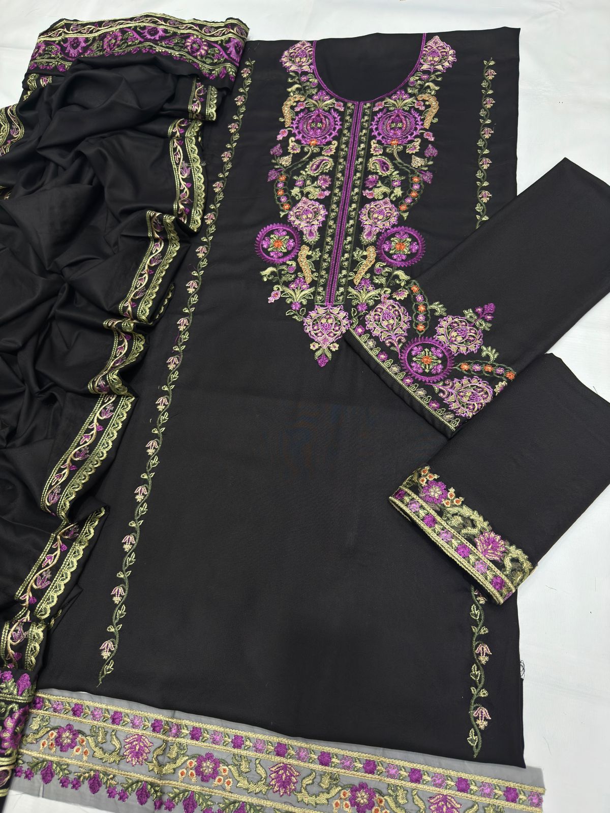 BRAND ZAHRA SHAH JAHAN